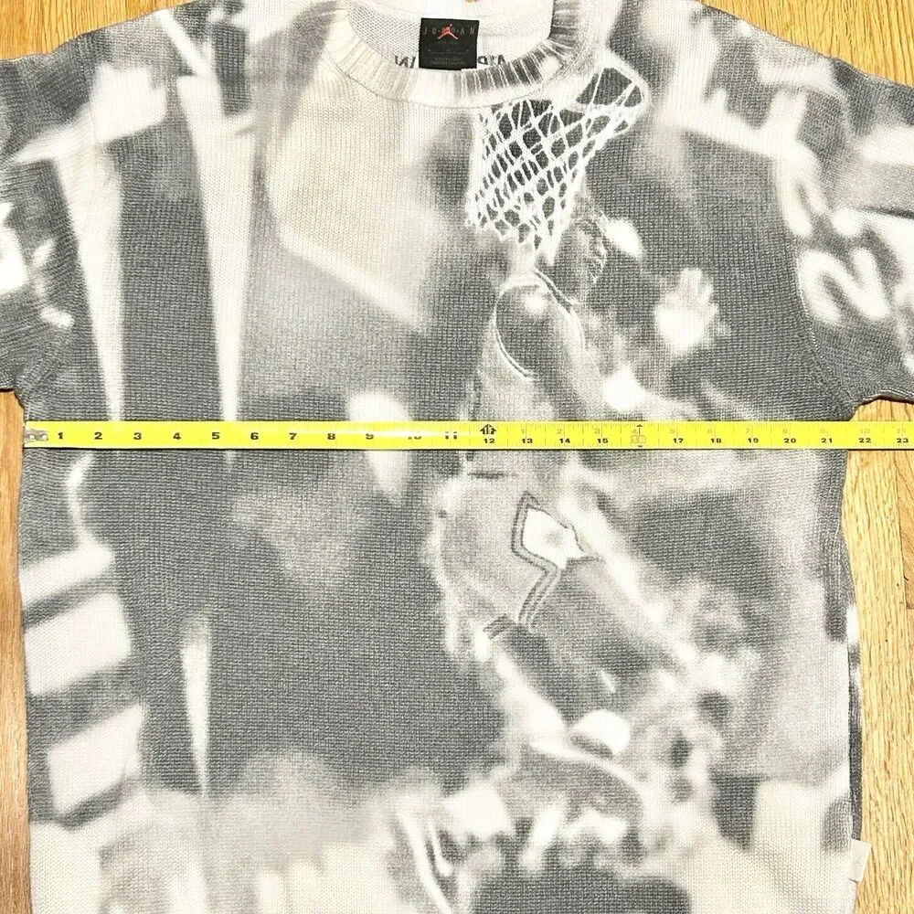 Air Jordan Knit Men’s Size M White Black Graphic Print Crew Sweatshirt Sweater